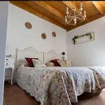 Hotel Rural En Cascadas De *